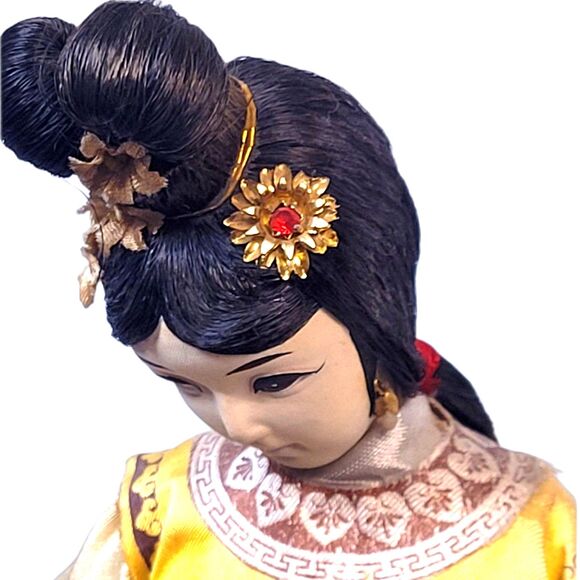 Vintage Chinese Doll Marked Taiwan 15" Silk Hanfu with Paper Fan - Picture 3 of 10